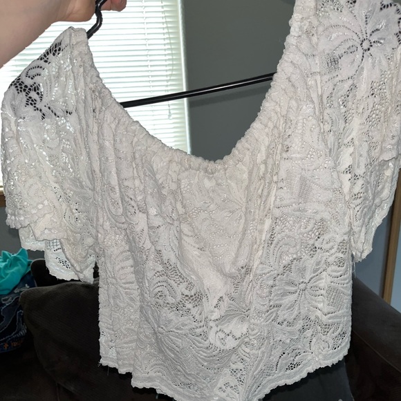 🧨Large lace off shoulder top - Picture 4 of 10